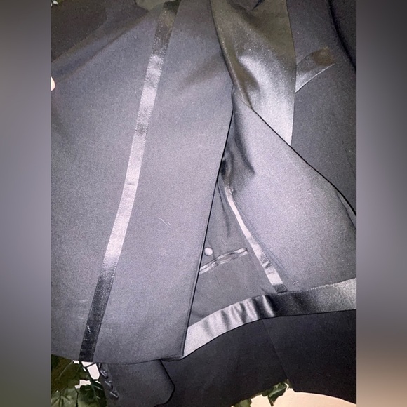 Used Once Men’s tuxedo Size M/L see measurements - Picture 5 of 16